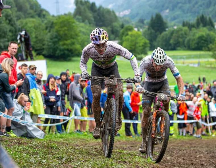 How to Ride a Bike No Hands - The Ultimate Safety & Balance Guide