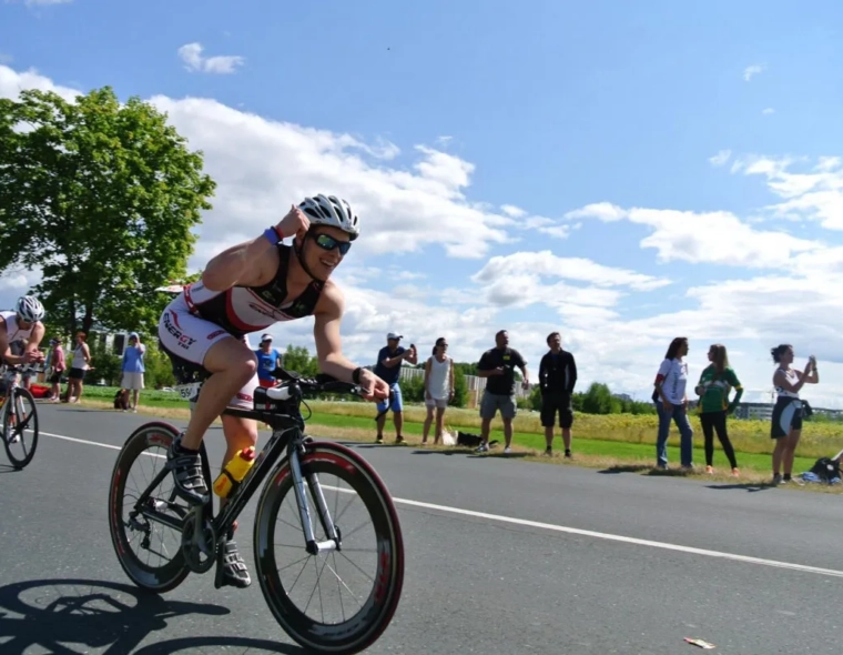 Mastering Indoor Cycling for Carbon Road Bikes - Setup, Form & Training Guide